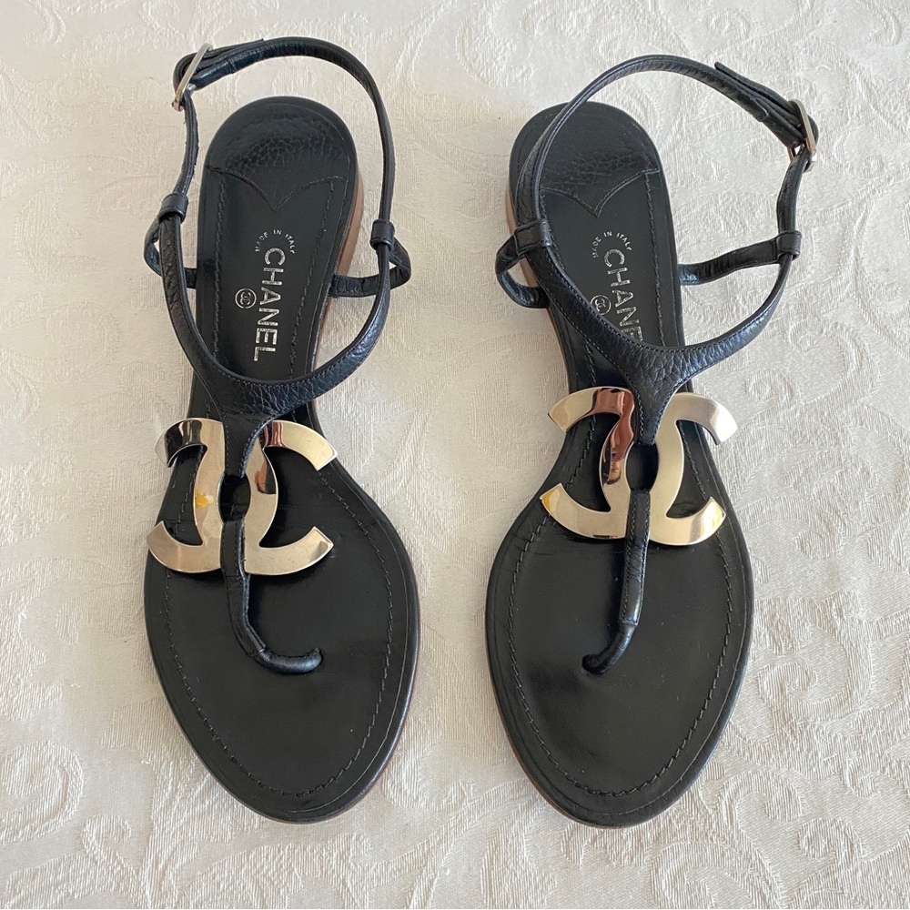 Chanel CC logo flat sandals